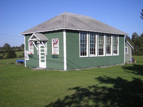 green schoolhouse photo by Catinka Knoth